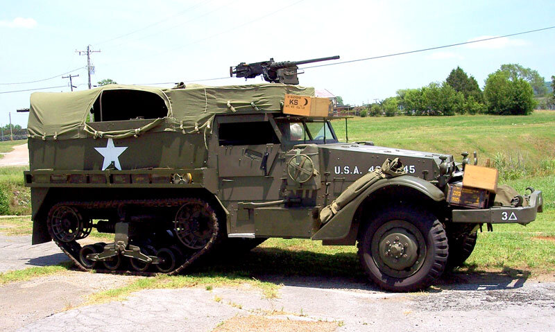 БТР M3A1 был "рабочей лошадкой" в американской армии. Изначально, машина вооружалась одним крупнокалиберным пулеметом M2HB.