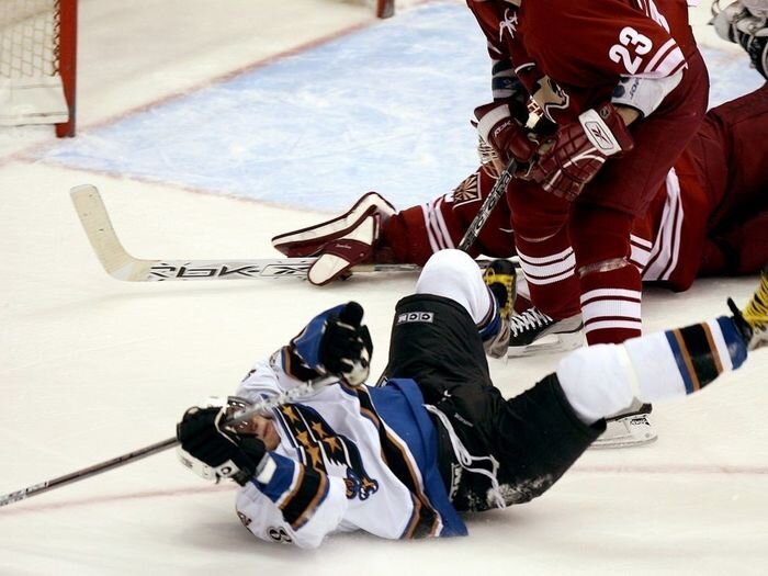 Александр оказавшись на льду, сумел перевернуться и с нулевого угла забросить шайбу. Случилось это 16 января 2006г.