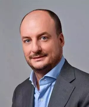 Мы придерживаемся жесткой последовательности шагов: сначала нужно было четко определить новую бизнес-модель , затем создать соответствующую инфраструктуру, которая будет ее питать и поддерживать. Я никогда не меняю порядок в этой формуле, иначе не избежать ошибок.