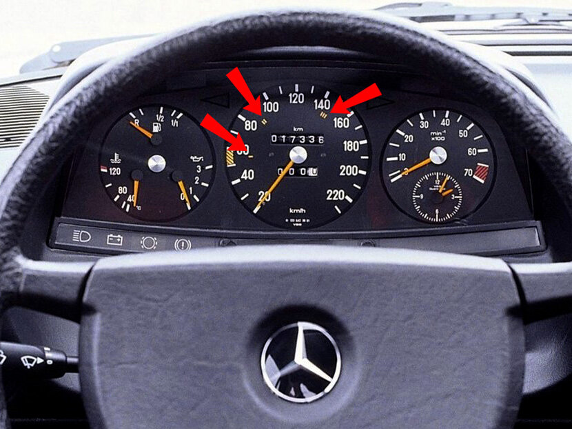 На фото приборная панель классического Мерседеса в кузове W123 с четырехступенчатым автоматом.