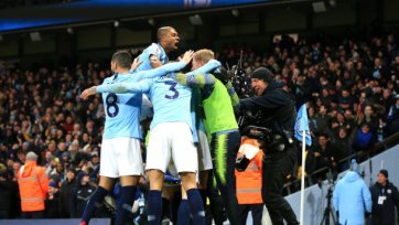 В матче, который косвенно можно было назвать золотым, Гвардиола и Клопп снова сошлись лицом к лицу, чтобы подарить нам лучший футбол. После нулей на табло в первом матче вряд ли все ждали каких-нибудь «5:3» в очередном их противостоянии, тем более, когда так много стояло на кону. Тренеры снова нам предоставили целый ряд тактических ходов и задумок и максимально зубодробительный футбол. Обо всем этом мы спешим вам рассказать. Давайте вместе посмотрим на все детали этого противостояния.
