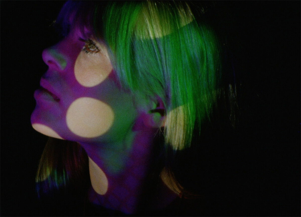 Кадр из фильма Энди Уорхола «Нико/Нико плачет», 1966. © 2018 The Andy Warhol Museum, Pittsburgh, PA, a museum of Carnegie Institute. All rights reserved. Film still courtesy The Andy Warhol Museum.