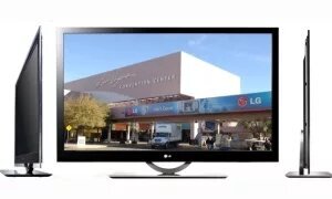 В жидкокристаллических телевизорах отсутствует главный источник излучения — электронно-лучевая трубка. В них заложен иной принцип работы, при котором изображение создаётся специальными осветительными элементами. При этом на мониторе поддерживается напряжение всего лишь 5 Вт.