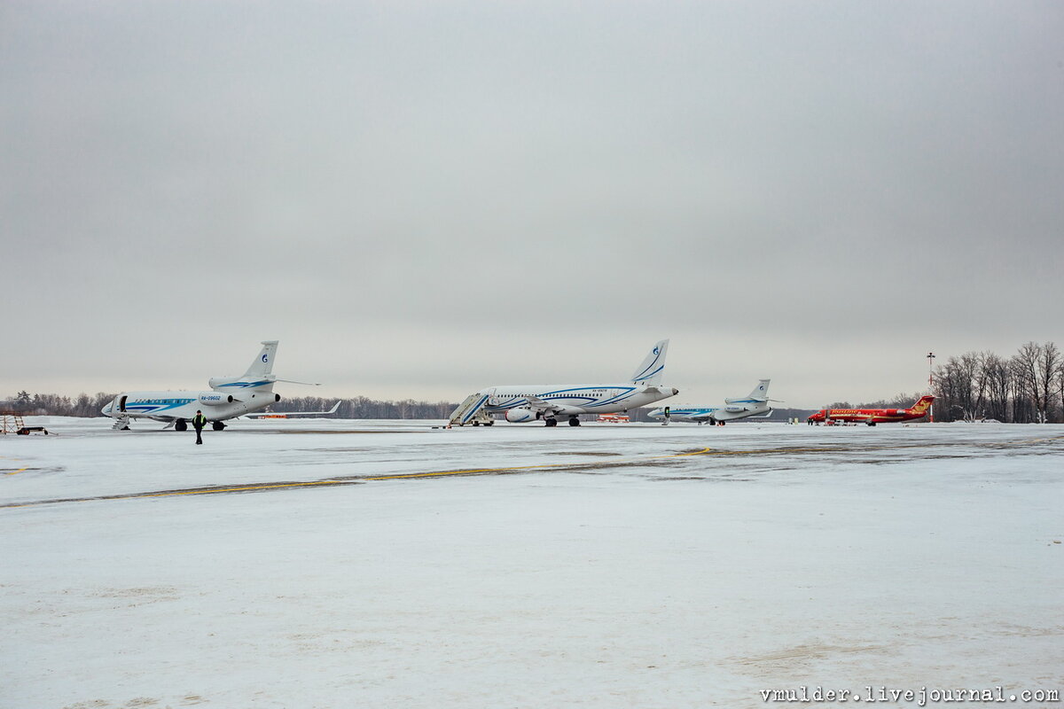 Привет камрады, мне вот чудом удалось поучаствовать в интересном споттинге в Воронежском аэропорту. 

Фото 1. 
