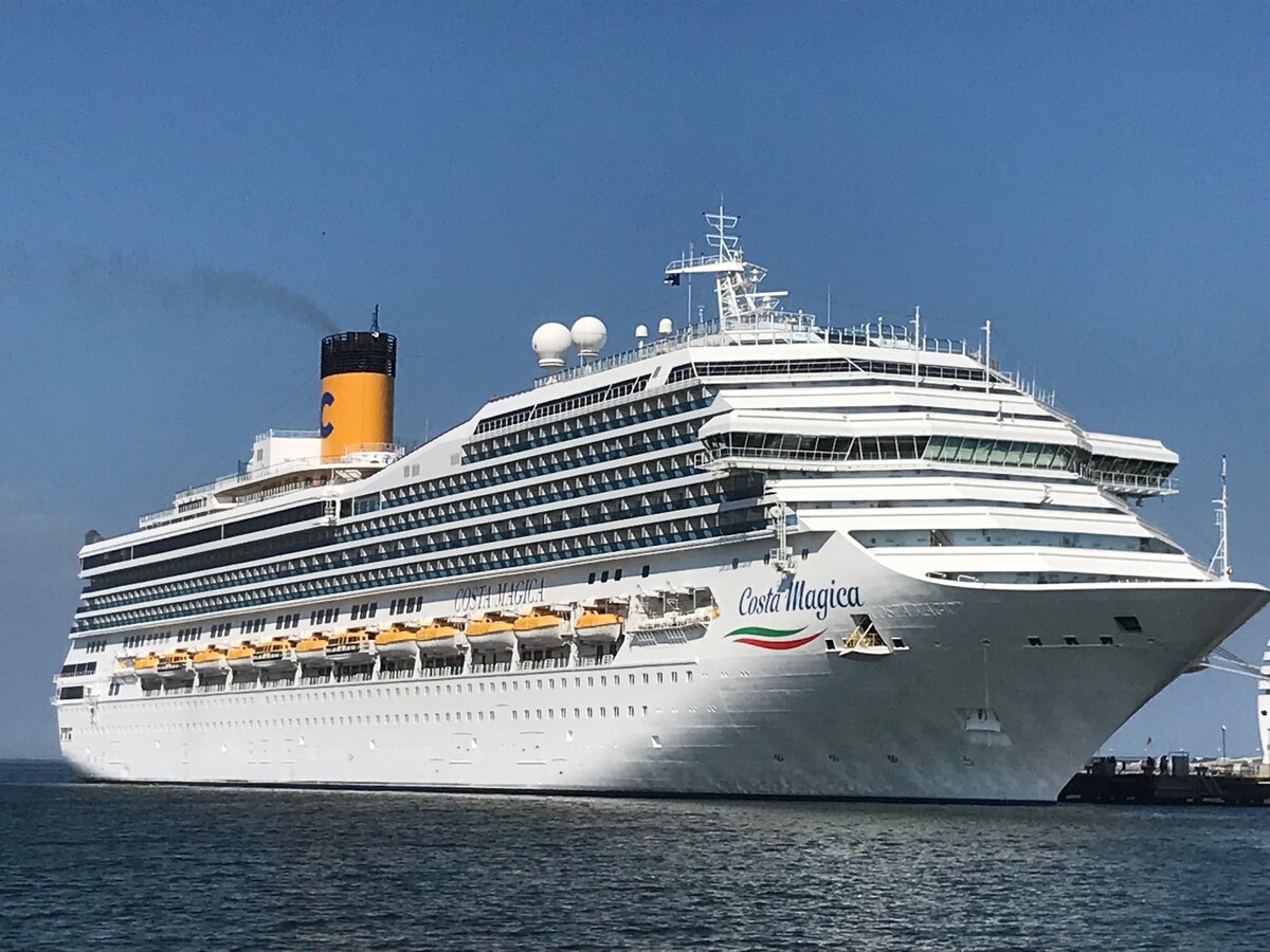 Лайнер Costa Magica в порту Таллина. Фото автора