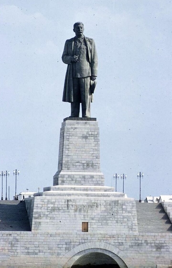 Памятник Сталину в Сталинграде