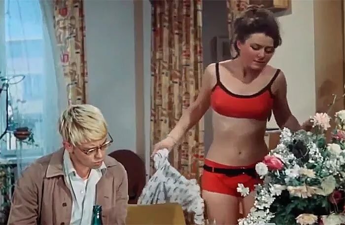 Кадр из фильма "Операция «Ы» и другие приключения Шурика"