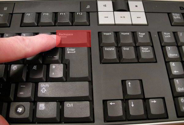 клавиша backspace на клавиатуре