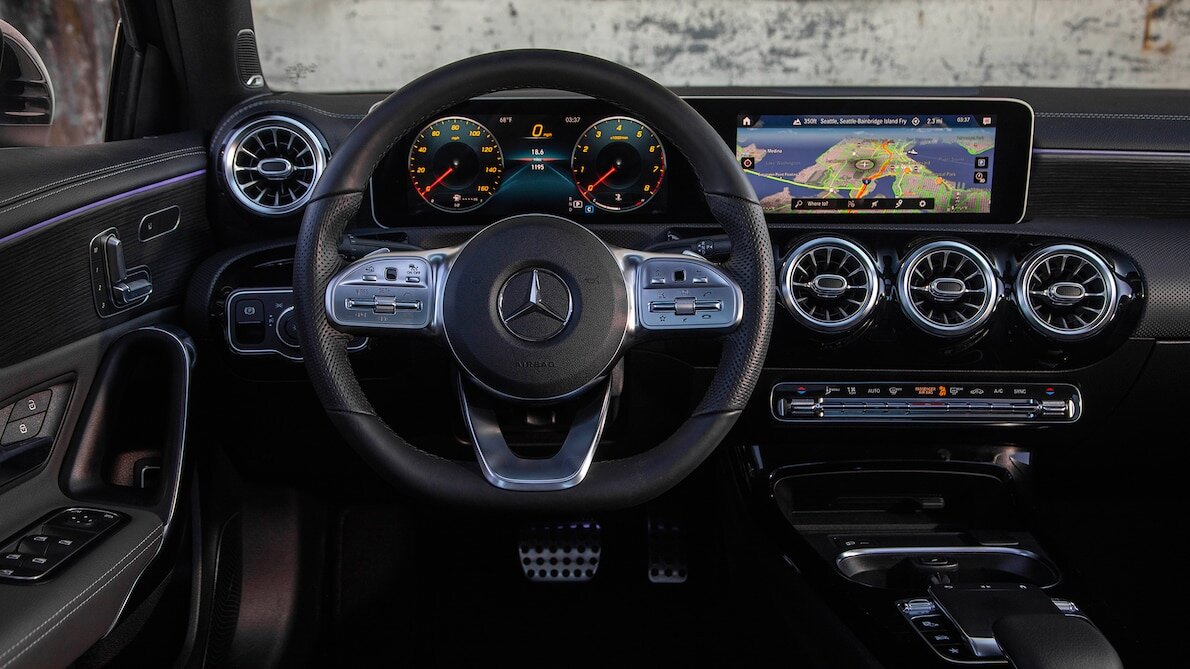 Источник: https://www.motortrend.com/news/these-are-the-10-best-interiors-of-2019-according-to-wardsauto/