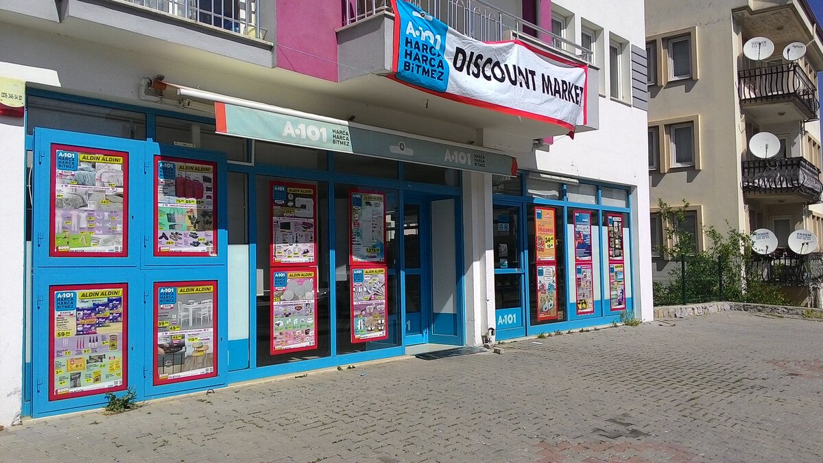 Я не знаю почему иногда филиалы А101 называют дисконт маркетами. Там обычные цены. 