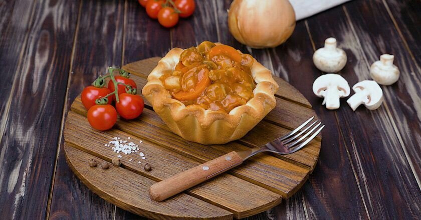 Гуляш в хлебе