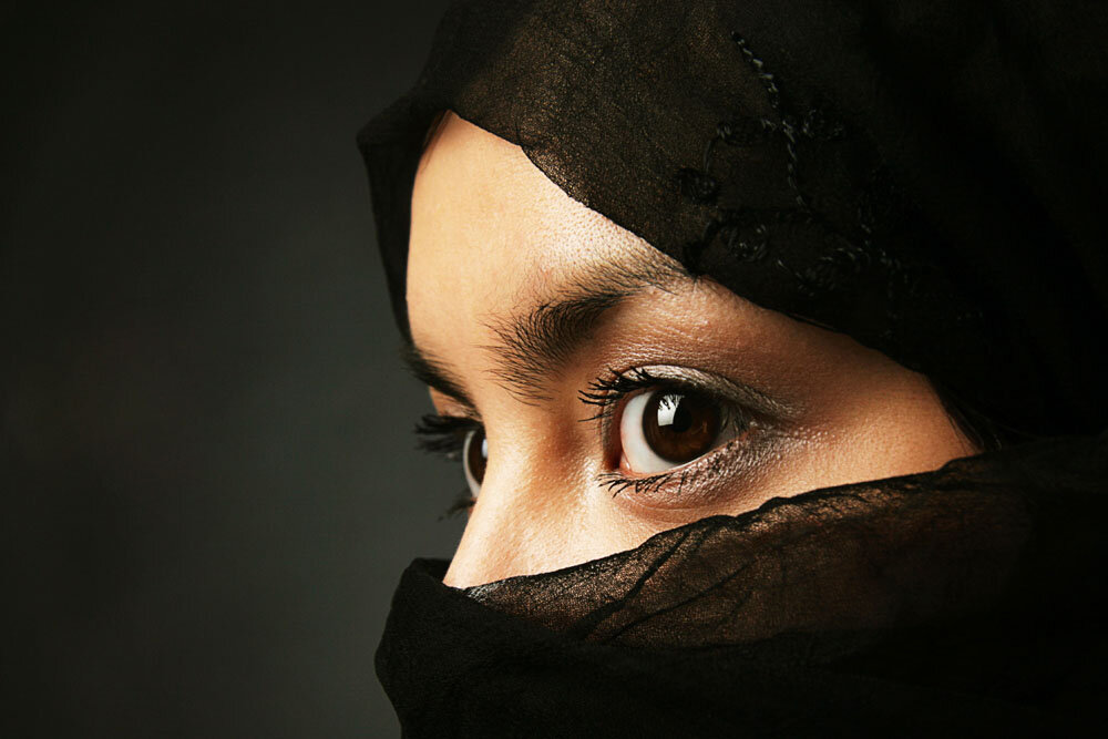Черне глаза. Женские глаза. Глаза чёрные у женские. Темные глаза женские. Красивые черные глаза.