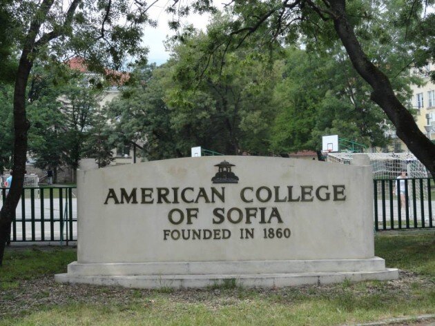 Вывеска колледжа