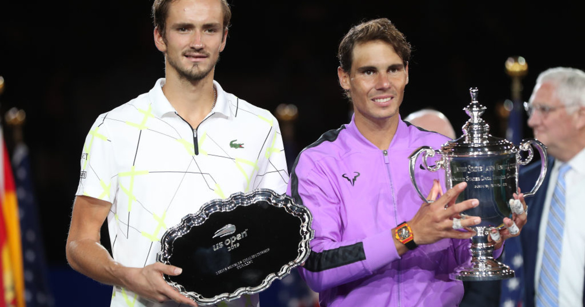 Даниил с наградой, после финала US open 2019