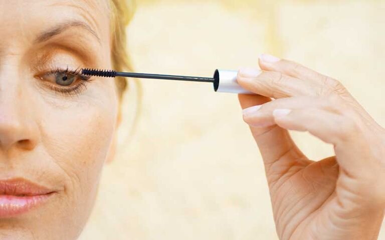 5 ошибок, которые вы совершаете при макияже глаз и выглядите из-за этого старше