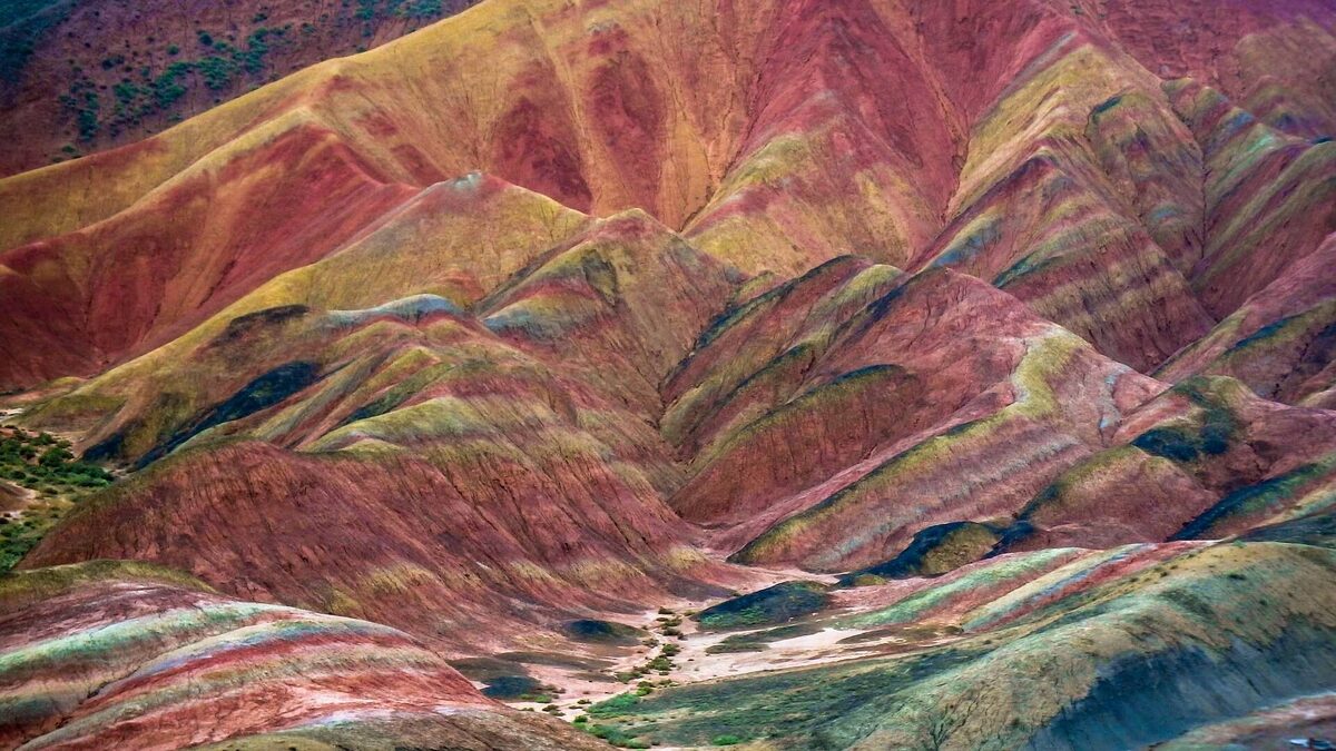 Цветные скалы Чжанъе Данксиа.
