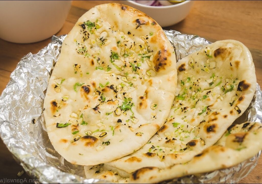 Лепёшки Нан с чесноком и петрушкой