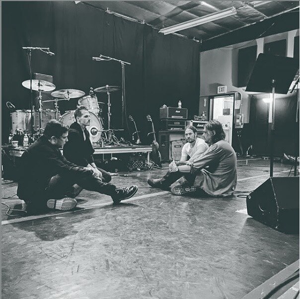 Первое за 6 лет совместное фото группы. Возвращают 2007? =) источник: @mychemicalromance