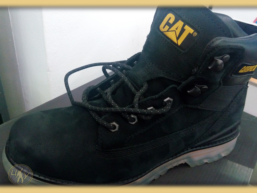 Ботинок фирмы Caterpillar