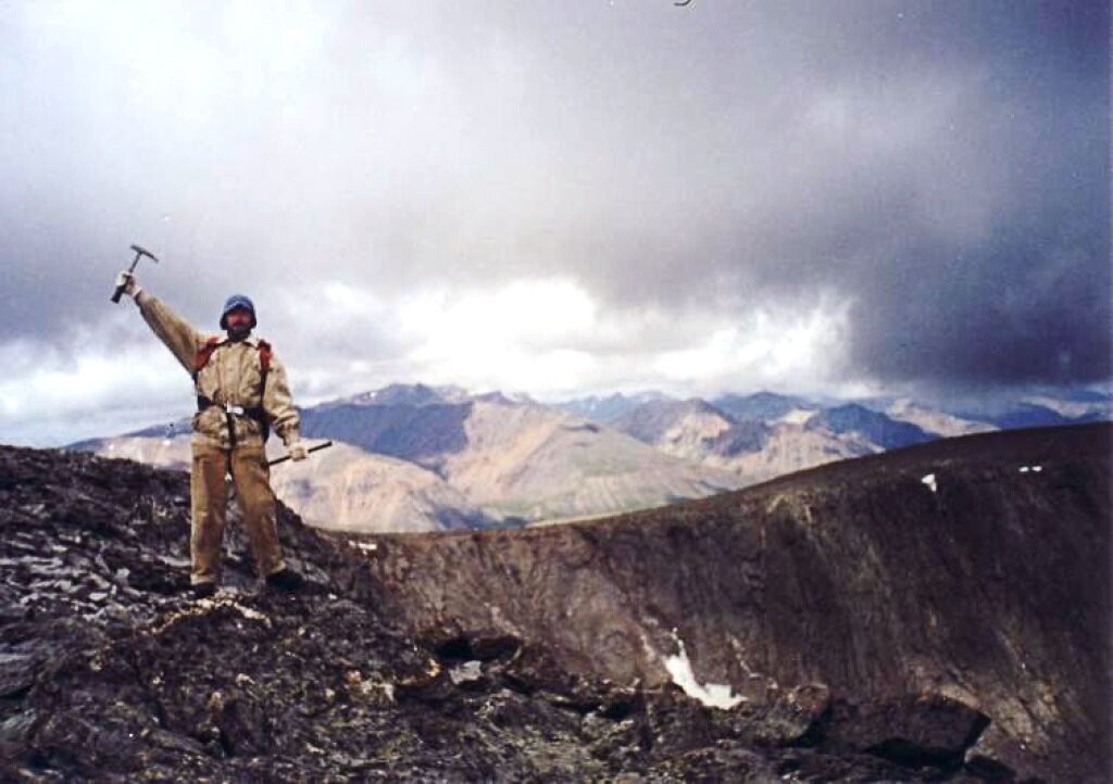 гидрогеолог анатолий изотов. геологическая разведка. геолог. профессия геолог. геолог с камнями.