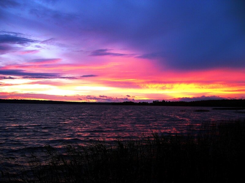 Закат. Другое название озера - Лучевое
