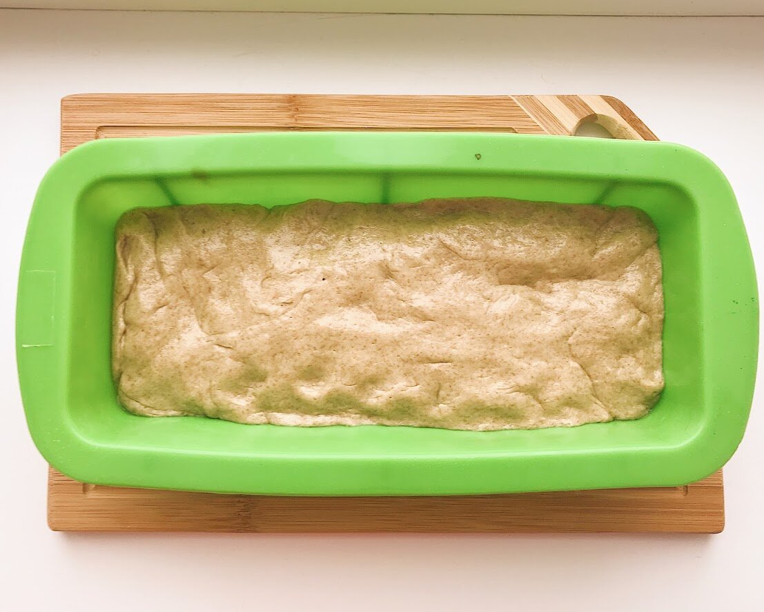 Тесто в силиконовой форме