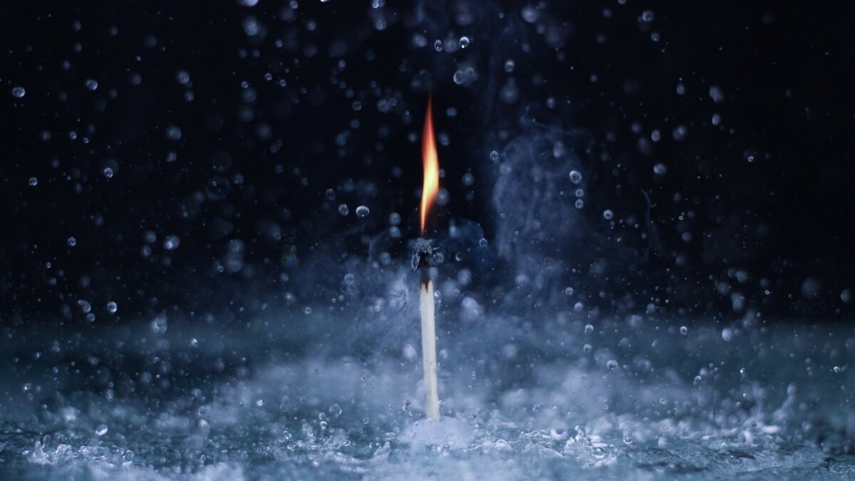 источник картинки интернет https://www.zastavki.com/pictures/originals/2015/Creative_Wallpaper_Burning_match_in_the_rain_094740_.jpg