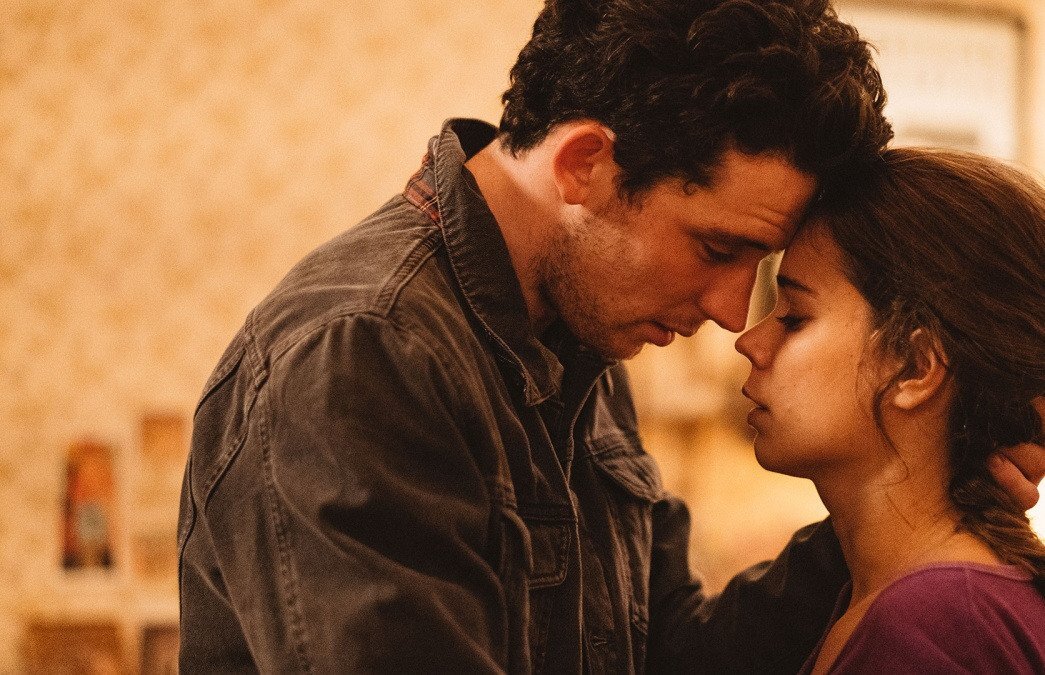 Лайа Коста и Джош О’Коннор в фильме ТОЛЬКО ТЫ, 2018