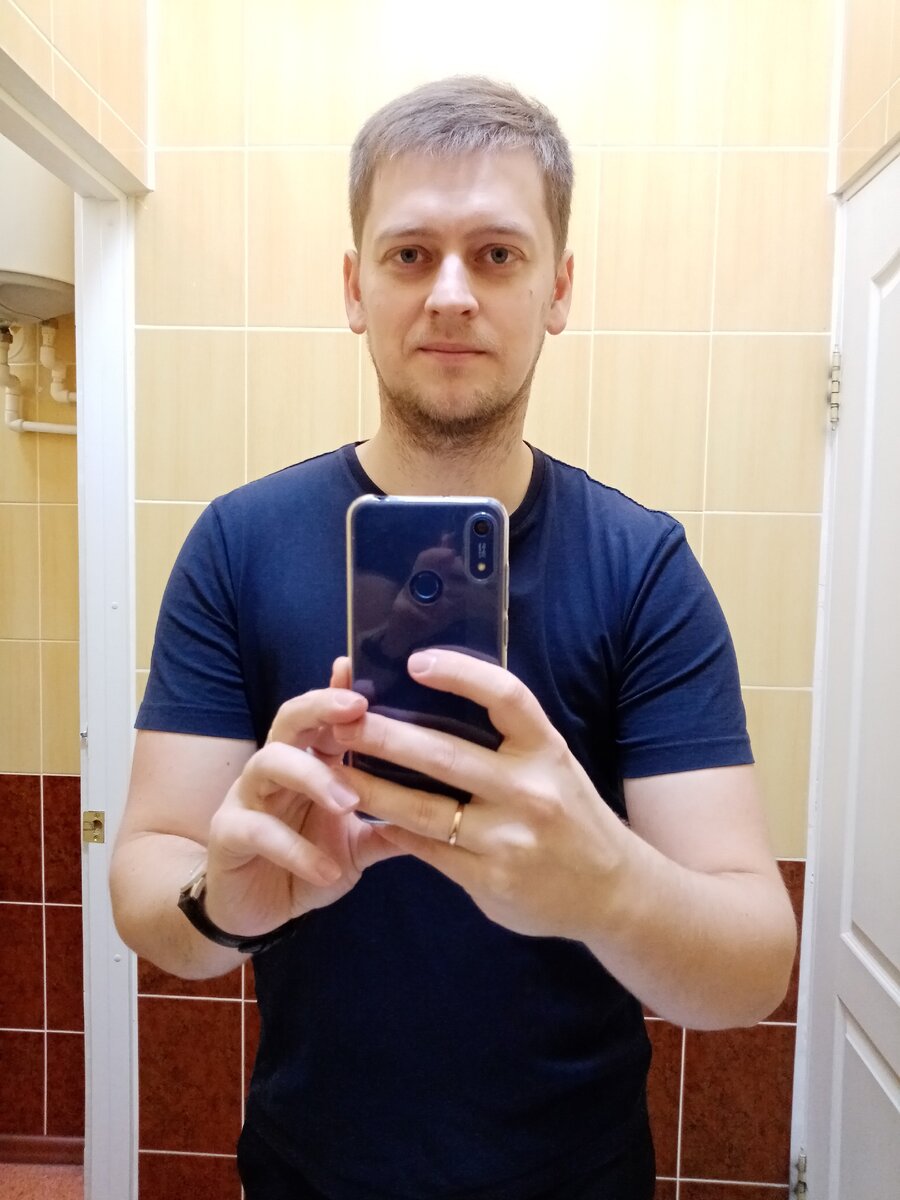 Бородатый и весь "заросший" после болезни..