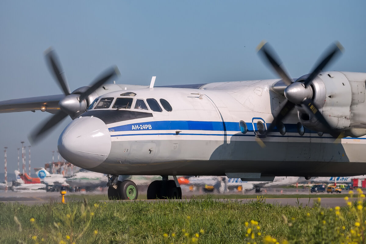 Самолёт АН-24