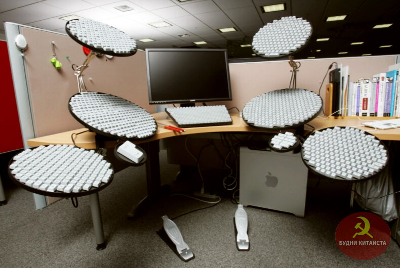 Такая могла быть китайская раскладка, но слава богу это фотошоп)