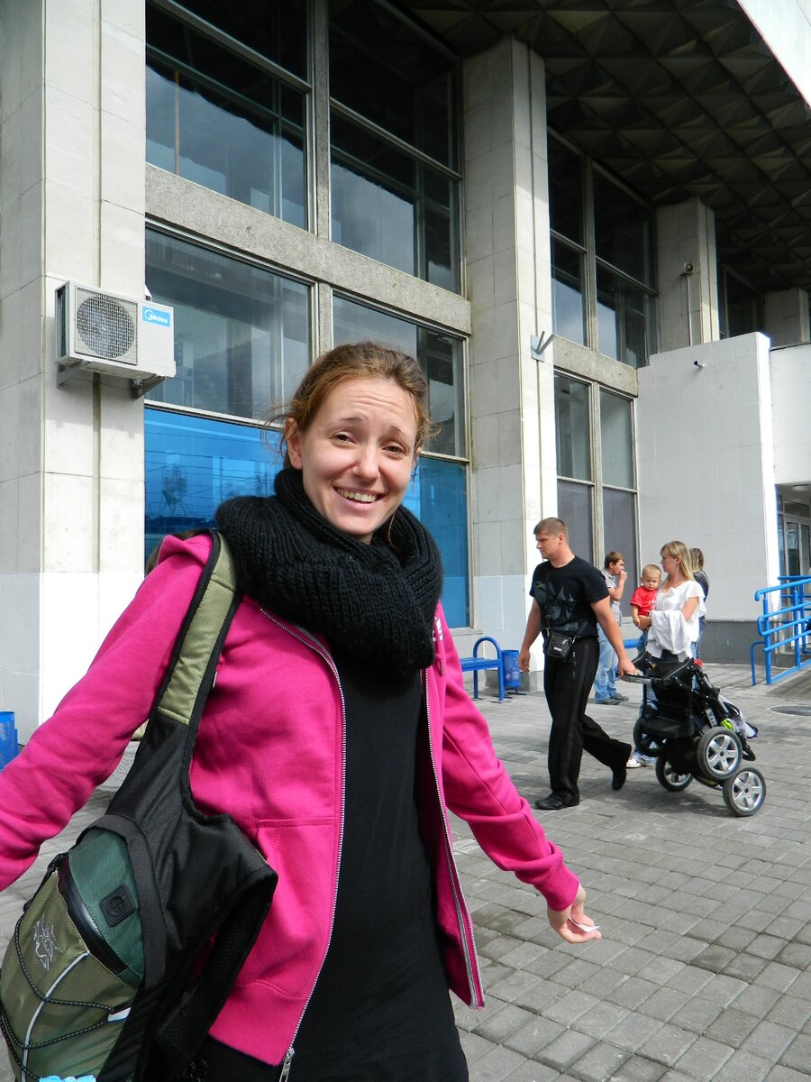 Я на вокзале г.Владимира держу невидимый велосипед