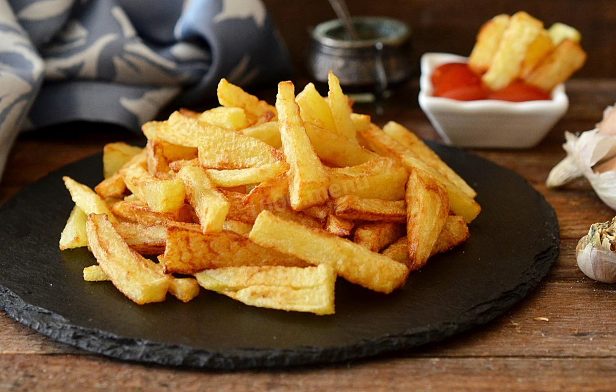 French fries. Карто́фель фри. Картофель фри на сковороде. Картошка фри деревенская. Домашняя картошка фри