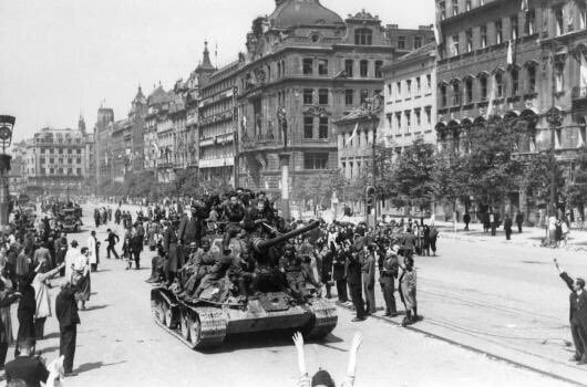 Фотография сделанная в праге в мае 1945.