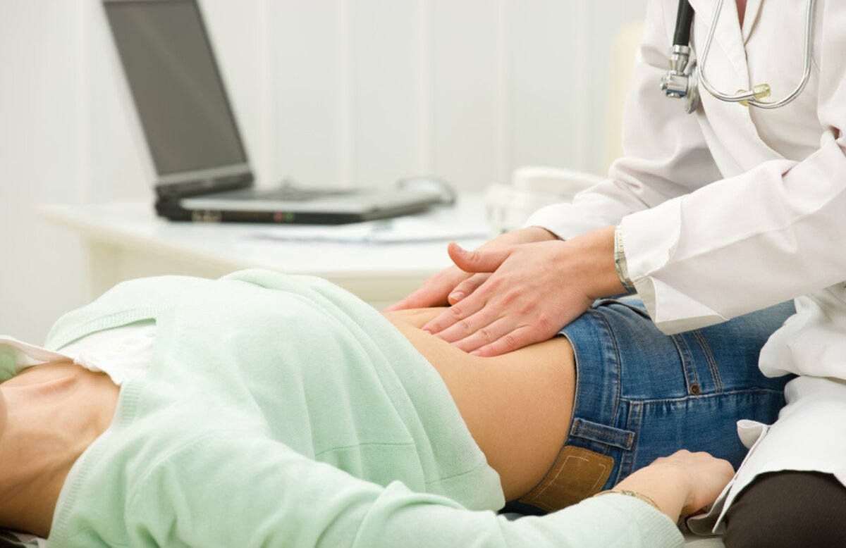 Так врач проверяет при очном осмотре. А как это сделать через экран?? (картинка из интернета)