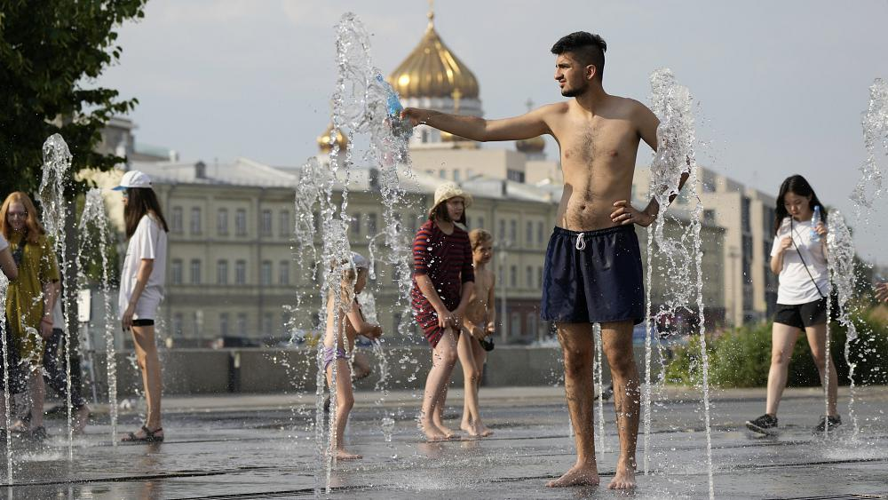 Лето 2010 года в россии. Аномальная жара в Москве 2021. Аномальная жара 2010 в СПБ. Жара в России 2010. Жарко в России.