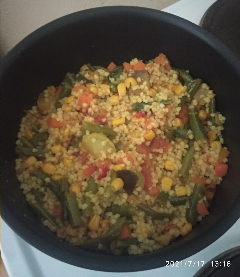 Мое недавнее приготовление. Кус-кус, смесь "Овощное рагу" + остатки кукурузы и стручковой фасоли.