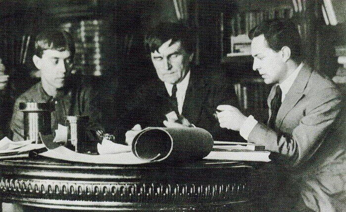 Слева направо - Суетин, Малевич, Чашник, 1923г.