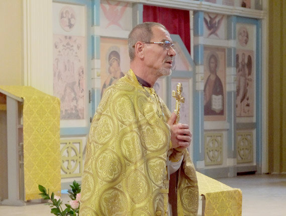 Отец Владимир Лапшин Возраст: 64 года.
Образование: Московская духовная семинария.
Место служения: храм Успения Пресвятой Богородицы в Успенском Вражке (Москва).