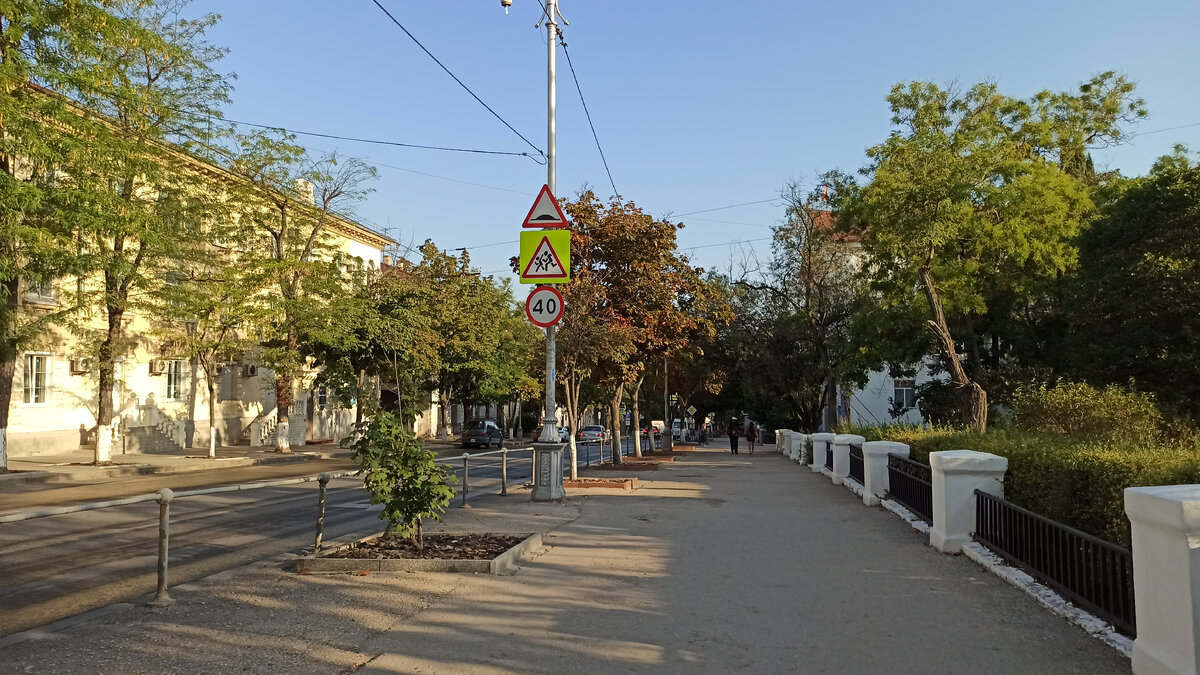 Улица Ленина рано утром