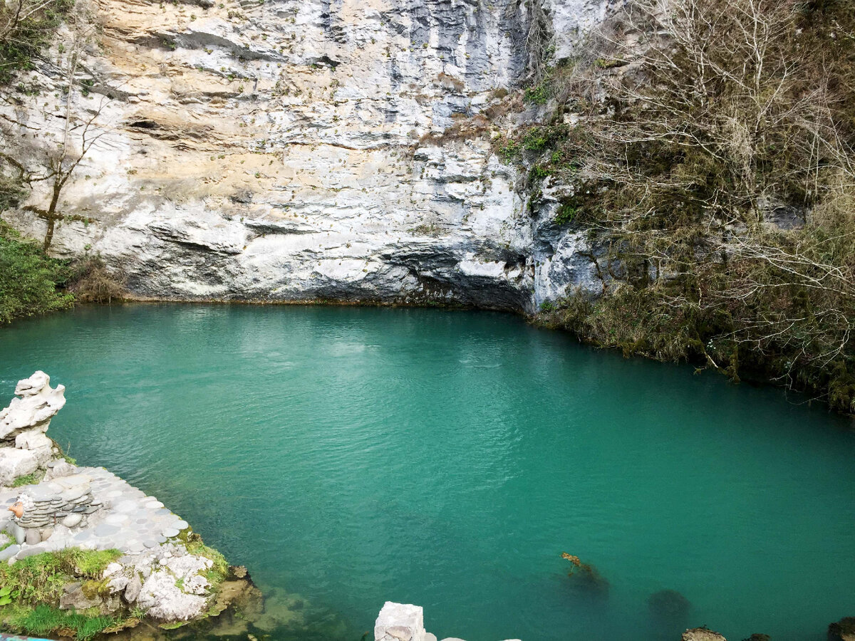 Голубое озеро. Рицинский национальный парк