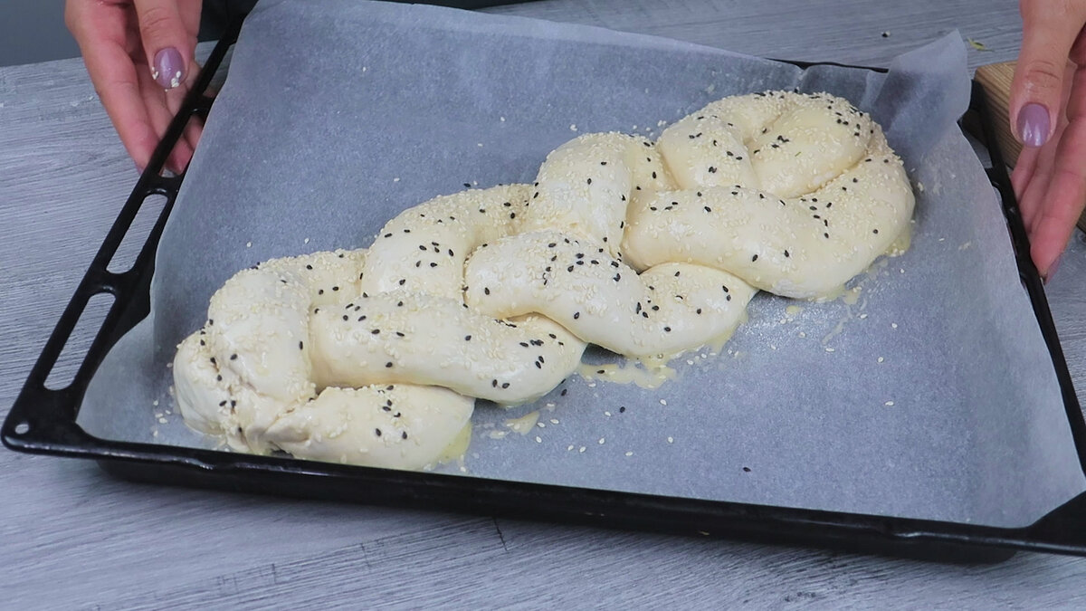 Закусочный пирог-косичка с курицей, грибами и сыром без дрожжей: пошаговый фото рецепт