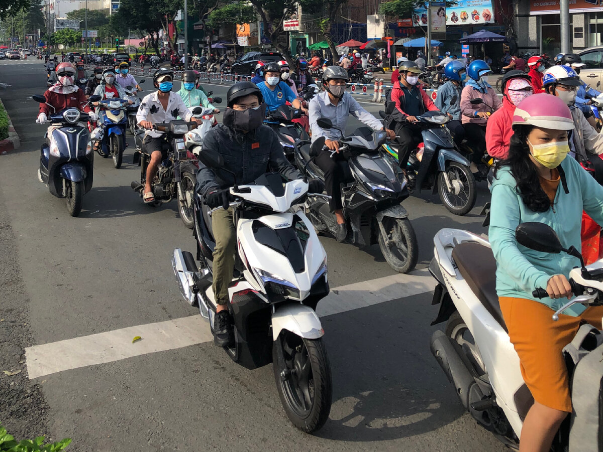 Трафик на дорогах Вьетнама. Фото автора 