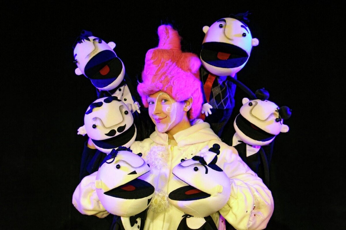 Праздничное фэнтези «Сновогодняя сказка» // Фото со страницы Крымского академического театра кукол в ВК 