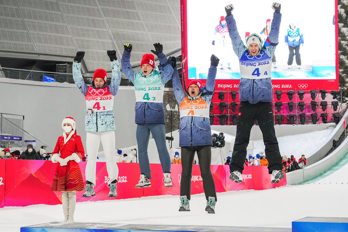 Команда прыгунов с трамплина - серебряные призеры олимпиады в Пекине