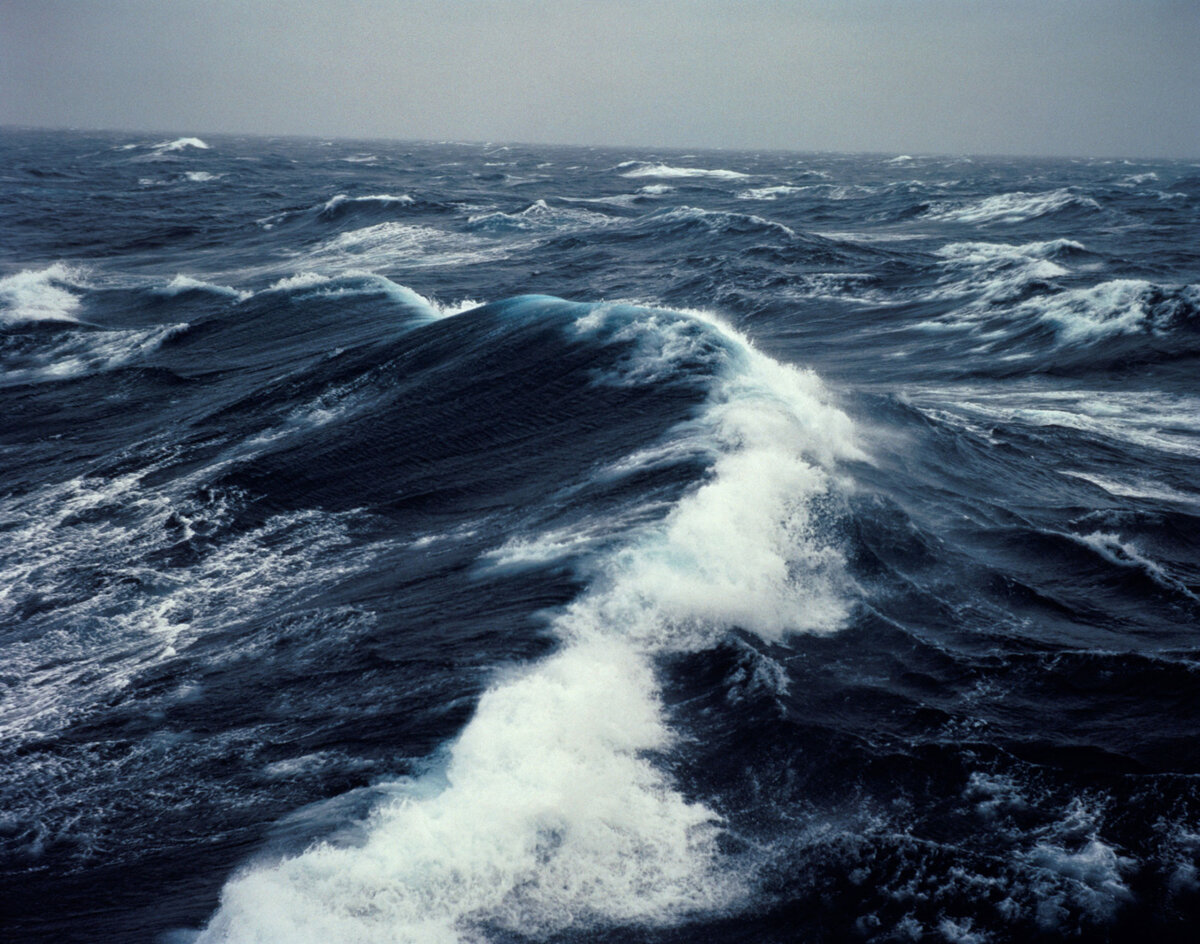 Норвежец переплывший тихий океан. Северный Ледовитый океан шторм. Северный Ледовитый океан што. Охотское море шторм. Пролив Дрейка шторм.