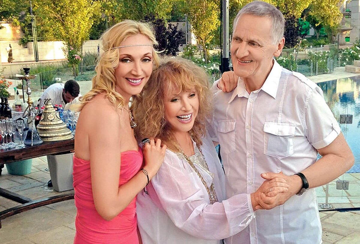 Кристина Орбакайте с родителями