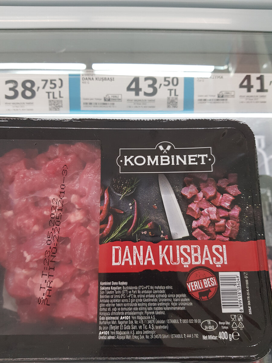Ставший уже стандартным для многих турецких магазинов герметичный контейнер с 400 граммами мясной нарезки в нём. Фото из "А-101".