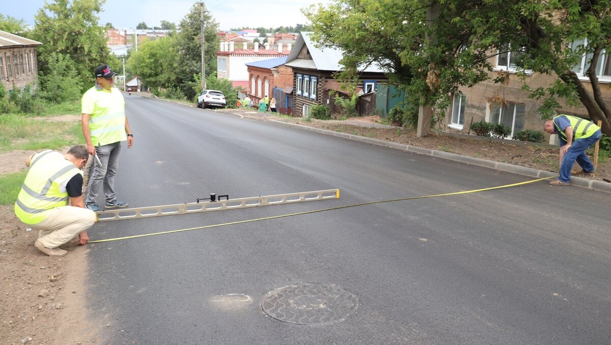     Администрация города Сарапула отчиталась о том, что рабочая комиссия оценила качество ремонтируемого участка дороги по улице Раскольникова. Под этим постом сарапульчане оставили много вопросов и негативных комментариев.