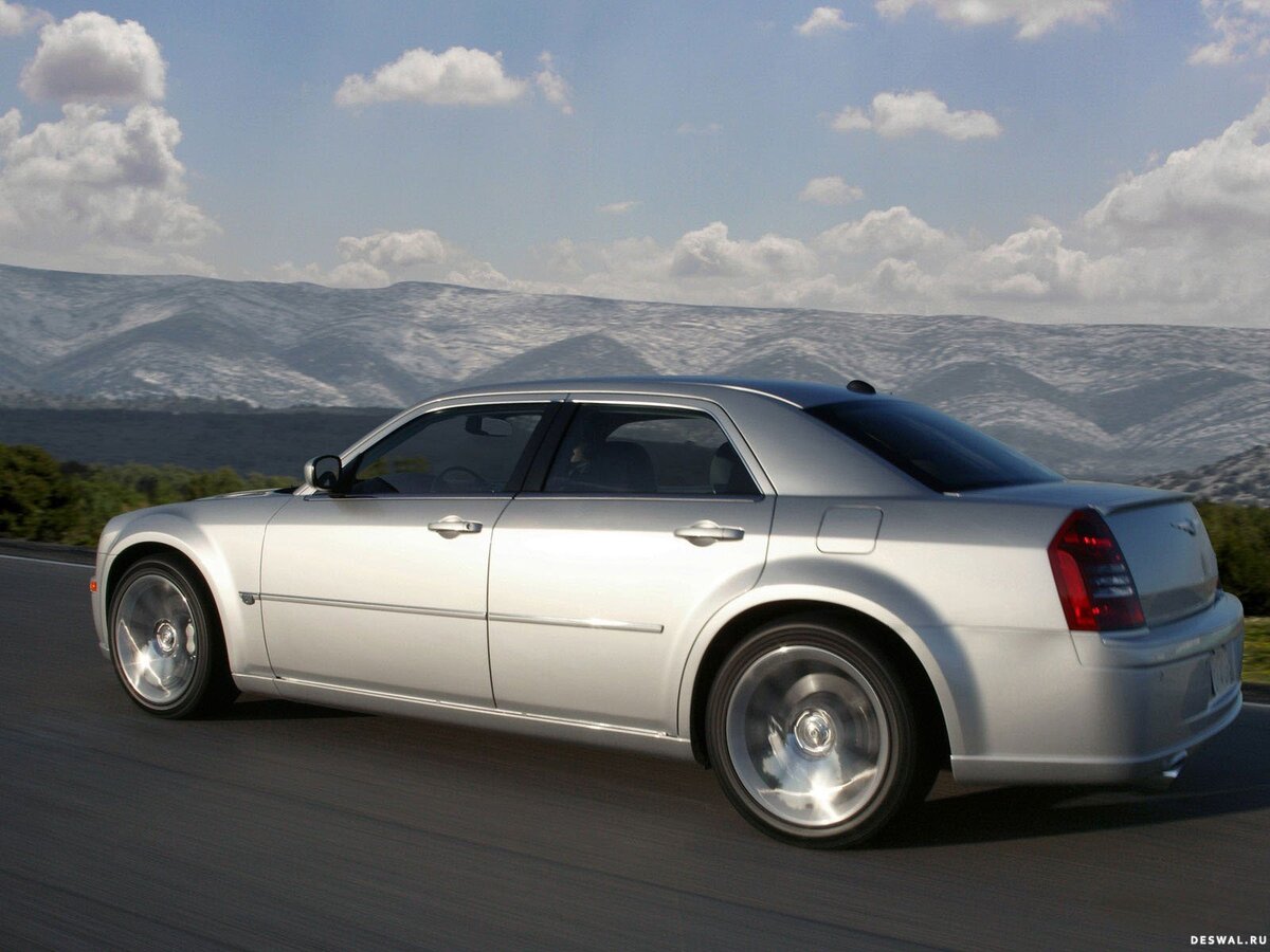 Что вы представляете, когда слышите слово Chrysler ?  Уверен, что перед глазами у некоторых появились большие минивэны по типу Voyager или Town Country, Caravan.-2-3